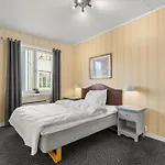 Grand * Halden
