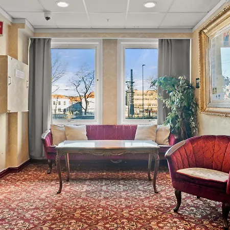 Hotel Grand *