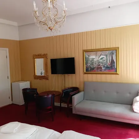 Grand Hotel *